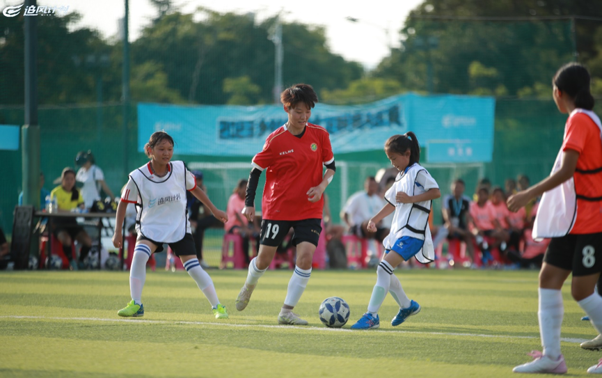 乡村足球队用英语怎么说_乡村小学足球冠军名单_乡村足球俱乐部