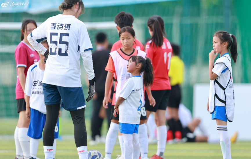 乡村足球队用英语怎么说_乡村小学足球冠军名单_乡村足球俱乐部