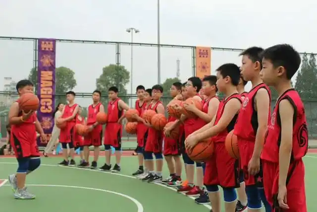 篮球停下时可以走几步_篮球规则012哪步可以停_篮球012停走步吗