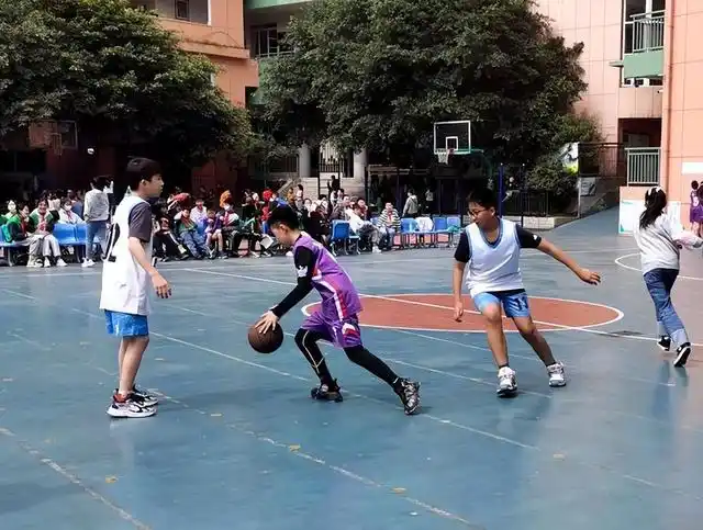 篮球012停走步吗_篮球停下时可以走几步_篮球规则012哪步可以停