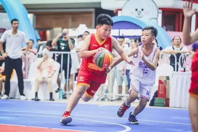 篮球停下时可以走几步_篮球012停走步吗_篮球规则012哪步可以停