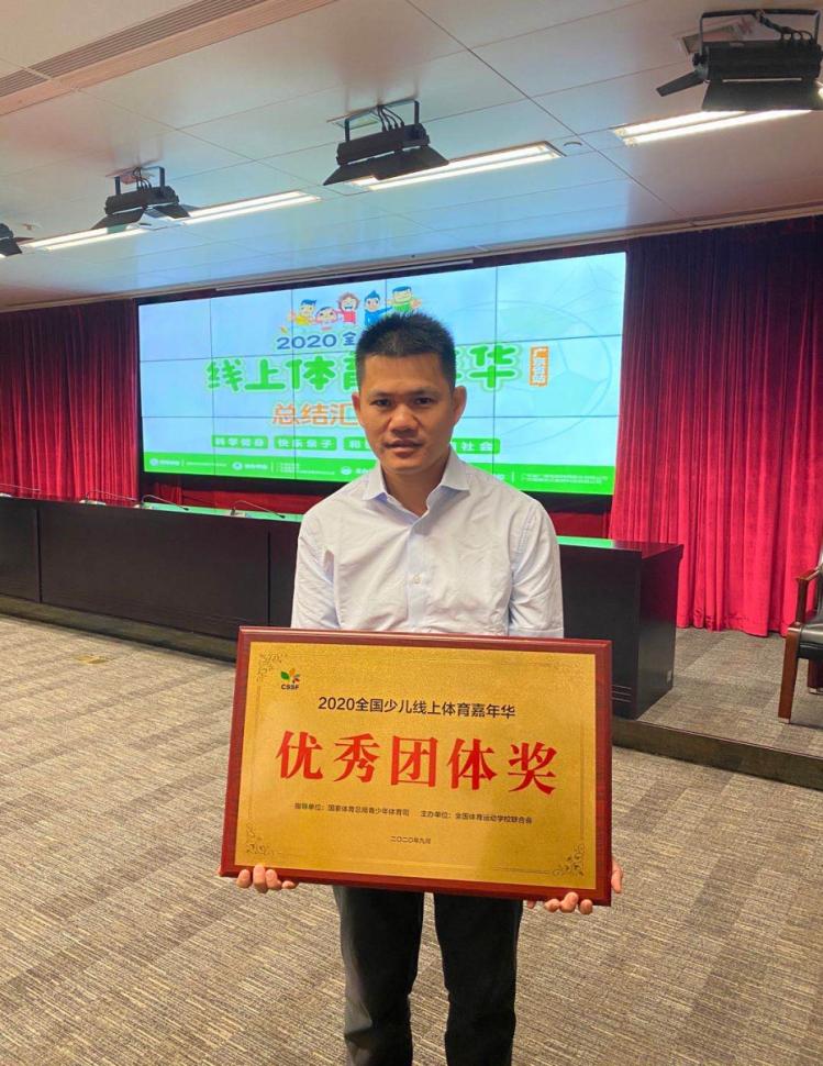 足球幼儿园玩法_足球的规则幼儿园教案_足球教案幼儿园