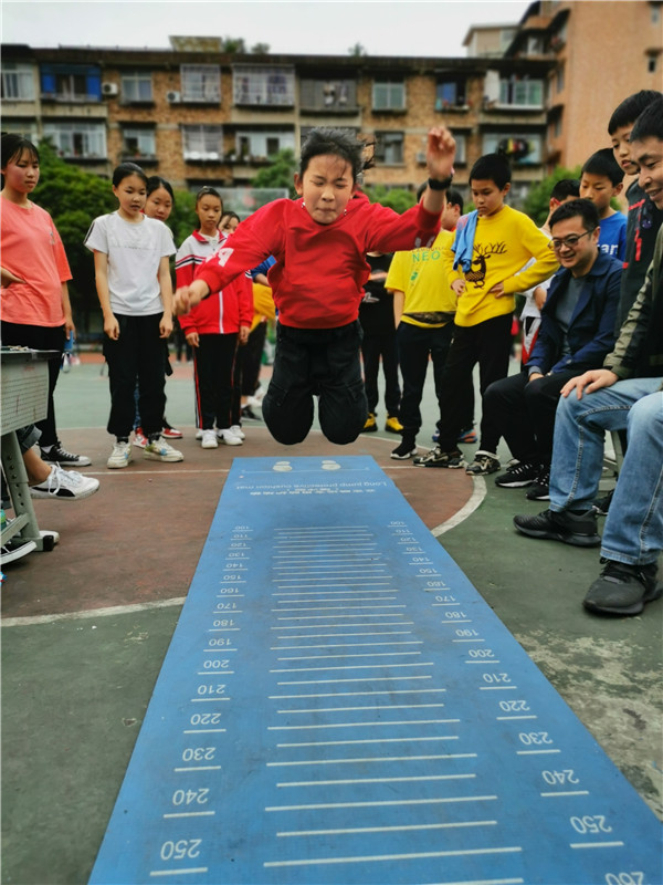 体操田径小学生跳绳视频_田径体操小学生_体操田径小学生比赛视频