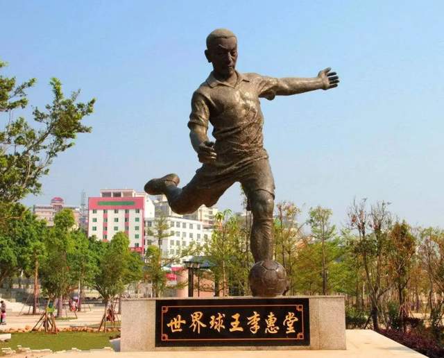 足球球王是谁_历史足球球王是谁_足球球王历史是哪个国家