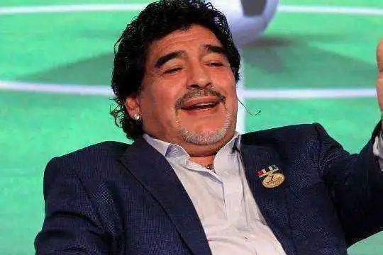 历史足球球王是谁_足球球王历史是哪个国家_足球球王是谁